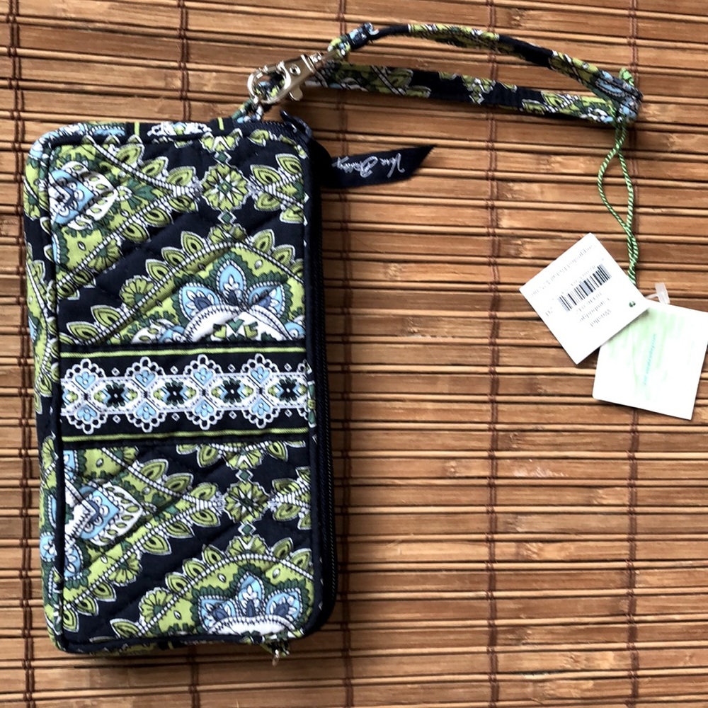 Vera Bradley Wristlet/Purse in Cambridge print!